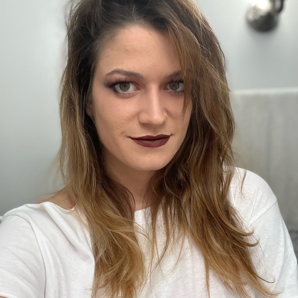 Meet your Posher, Jessica - Picture 3 of 4